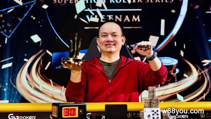Doanh nhân Đào Minh Phú cho biết Poker là bộ môn thể thao trí tuệ thú vị