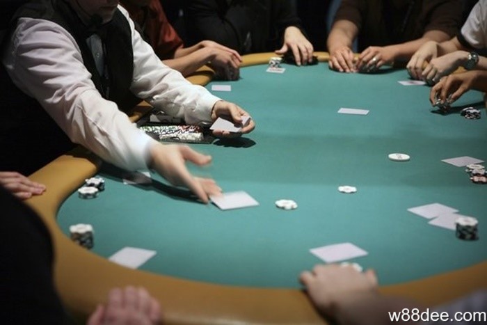 08 thuật ngữ Poker khi chia bài
