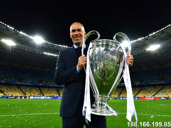 Zinedine Zidane, một cựu danh thủ huyền thoại của Real Madrid