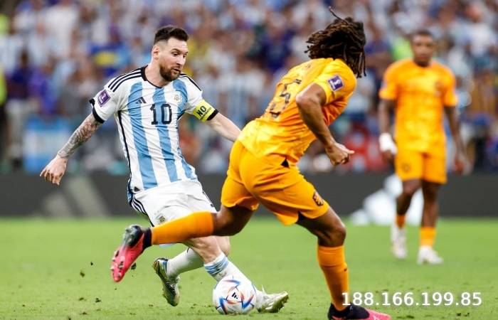 Lionel Messi (358 pha kiến tạo)   